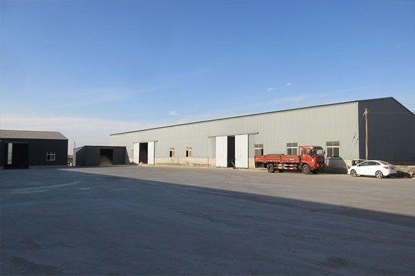 Aerial view of the Aisha-Pet factory — 18,000 m², Dalian, China.